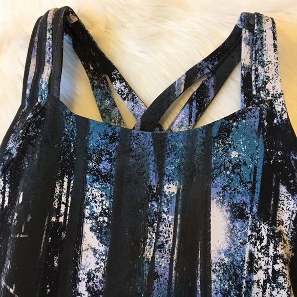 Lucy | Athletic Criss Cross Back Straps Pattern Tank Top - Picture 5 of 15